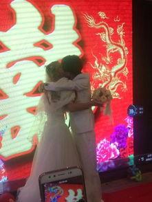 小伙爆料自己结婚视频,甜蜜瞬间引网友热议  第1张