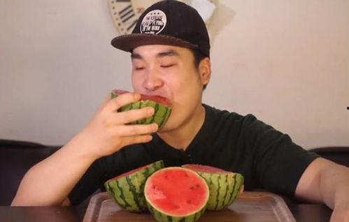 网上吃瓜网红是谁,揭秘“网上吃瓜网红”背后的故事  第2张