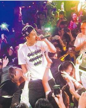 娱乐爆料商演,娱乐爆料带你一探究竟 第2张 娱乐爆料商演,娱乐爆料带你一探究竟 第2张