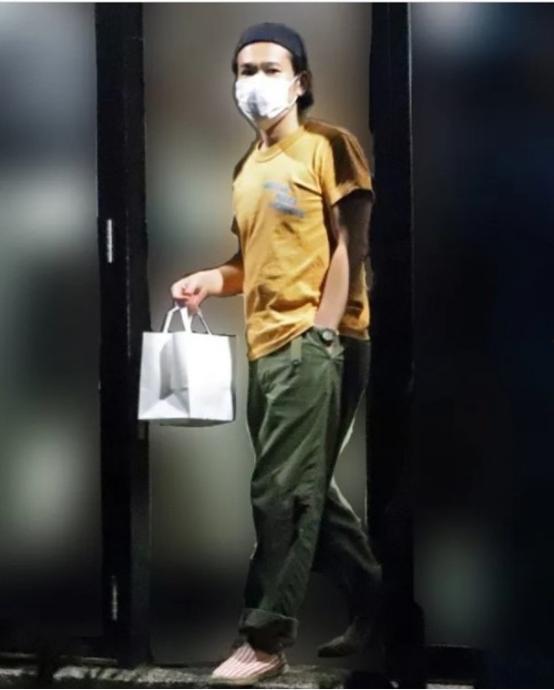 每日吃瓜网红大学生,揭秘网红大学生的日常吃瓜生活  第2张