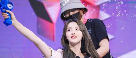 最新八卦爆料杨超越,神秘男友身份引网友热议 第3张 最新八卦爆料杨超越,神秘男友身份引网友热议 第3张